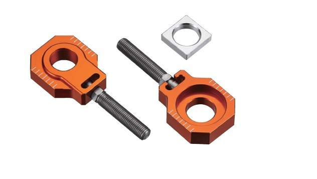 ACCEL NAPINACZ TYLNEJ OŚKI ZE ŚRUBĄ KTM SX 85 '13-'14 (ŚR. 20MM) KOLOR POMARAŃCZOWY (KPL. -2SZT.) (1)