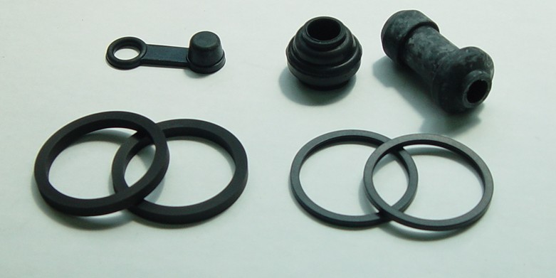 TOURMAX ZESTAW NAPRAWCZY ZACISKU HAMULCOWEGO PRZÓD KAWASAKI KX 125 (MADE IN JAPAN) - WYPRZEDAŻ (1)