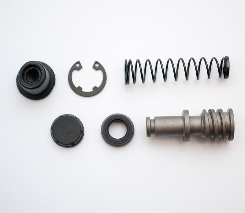 BRONCO ZESTAW NAPRAWCZY POMPY HAMULCOWEJ PRZÓD YAMAHA YFM350/400 '99, YFM 600 GRIZZLY '98-01 (Z TŁOCZKIEM) (MSB-201) (1)