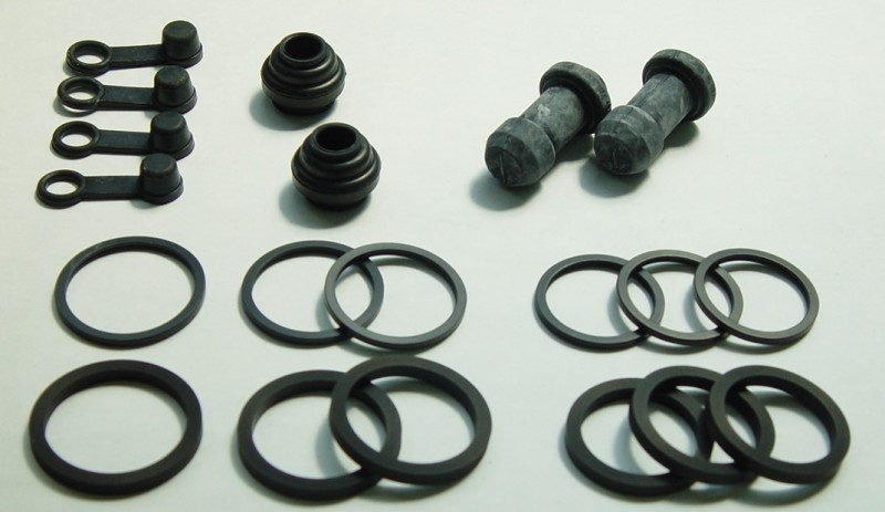 TOURMAX ZESTAW NAPRAWCZY ZACISKU HAMULCOWEGO PRZÓD HONDA GL1800/ CBR 1100 / VFR800 / VTX1800 / X11 (OEM: 43353-461-771; 45109-GE2-006; 06451-MZ2-405; 43209-MA3-006) (MADE IN JAPAN)