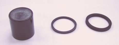 TOURMAX TŁOCZEK ZACISKU HAMULCOWEGO Z USZCZELNIACZAMI HONDA CR125 '01-'07, CR250 '02-'07, CRF 250R/450R 04-10, CRF250X 04-12, CRF450X 05-13 (27X27MM) (MADE IN JAPAN) (1)