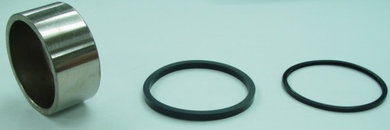 TOURMAX TŁOCZEK ZACISKU HAMULCOWEGO Z USZCZELNIACZAMI YAMAHA V-MAX 1200 85-92 PRZÓD (MADE IN JAPAN) - WYPRZEDAŻ (1)