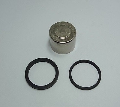 TOURMAX TŁOCZEK ZACISKU HAMULCOWEGO Z USZCZELNIACZAMI YAMAHA FZ1/FJR/FZS/TDM/YZF (DÓŁ) (MADE IN JAPAN) (1)