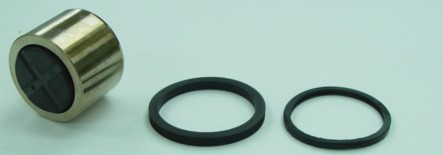 TOURMAX TŁOCZEK ZACISKU HAMULCOWEGO Z USZCZELNIACZAMI KAWASAKI ZZR600/1100 '90-'92, ZR1100 ZEPHYR (MADE IN JAPAN) (1)