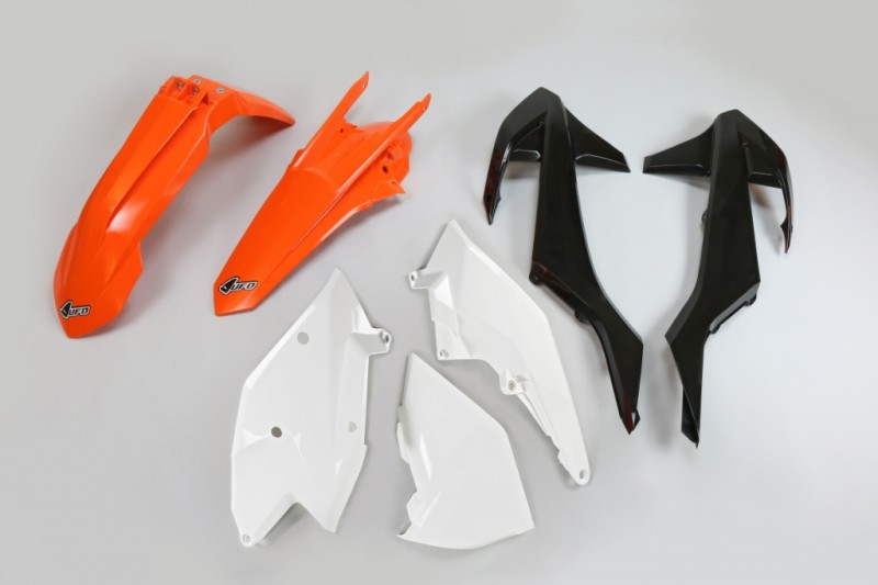 UFO KOMPLET PLASTIKÓW KTM EXC/EXC-F TPI '17-'19, KOLOR OEM '18 OEM (POMARAŃCZOWY/CZARNY/BIAŁY) (KT518E999W)