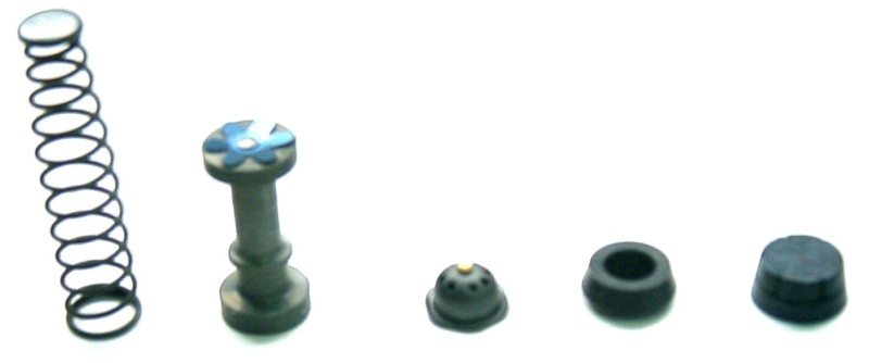 TOURMAX ZESTAW NAPRAWCZY POMPY HAMULCOWEJ TYŁ SUZUKI GS 550/650/750/850/1000 (MADE IN JAPAN) (1)