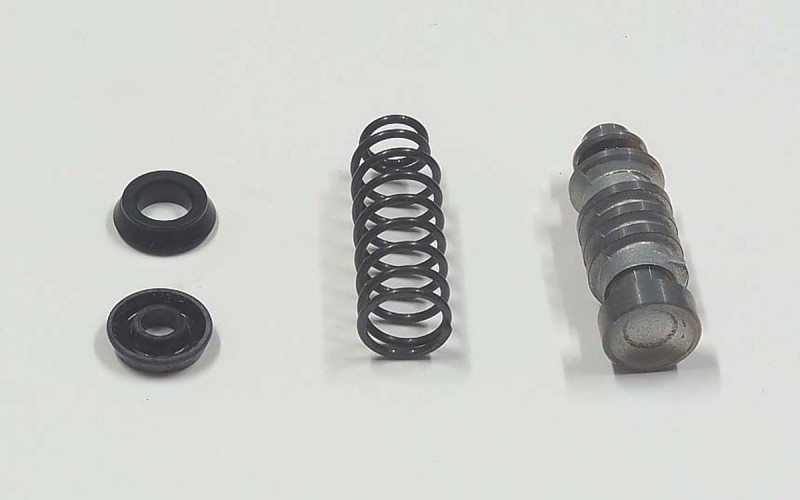 TOURMAX ZESTAW NAPRAWCZY POMPY HAMULCOWEJ TYŁ KAWASAKI ZX-6R '98-04 (MADE IN JAPAN) - WYPRZEDAŻ (1)