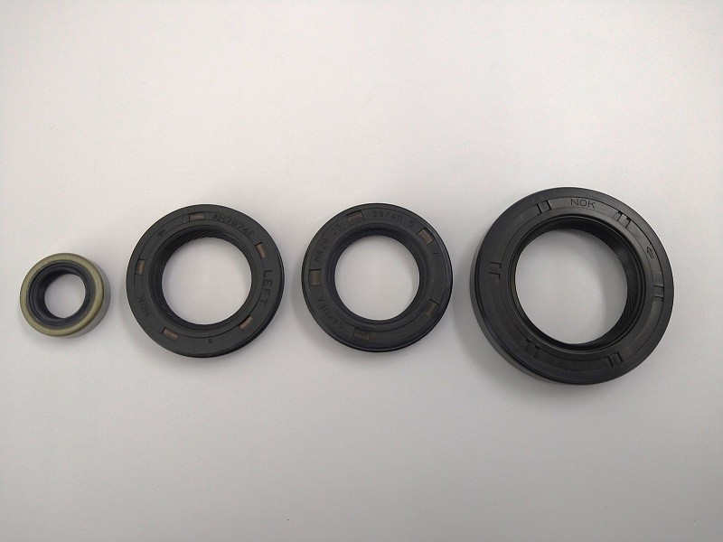 TOURMAX KOMPLET (ZESTAW) USZCZELNIACZY SILNIKOWYCH KAWASAKI ZR7/ZR750 - ZASTEPUJE OSL-423R (MADE IN JAPAN) (1)