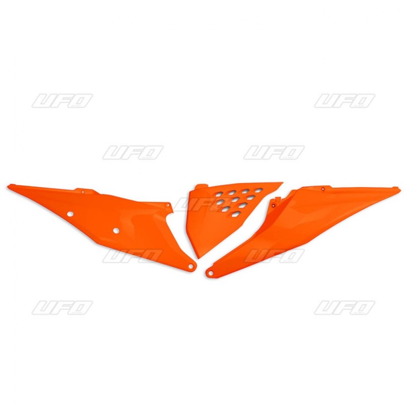 UFO BOCZKI TYLNE KTM SX/SXF(SX-F) 125/150/250/350/450 '19-'22, EXC 125 '20-'21, EXC/EXCF(EXC-F) 150/250/300/350/450/500 TPI '20-2023 Z POKRYWĄ FILTRA POWIETRZA I OTWORAMI WENTYLACYJNYMI KOLOR POMARAŃCZOWY