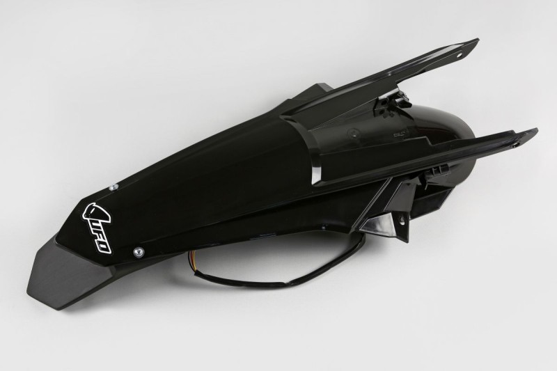 UFO BŁOTNIK TYŁ KTM EXC 125/150/250/300 TPI, EXC-F 250/350/450/500 '17-19, KOLOR CZARNY ( ENDURO Z LAMPKĄ LED )