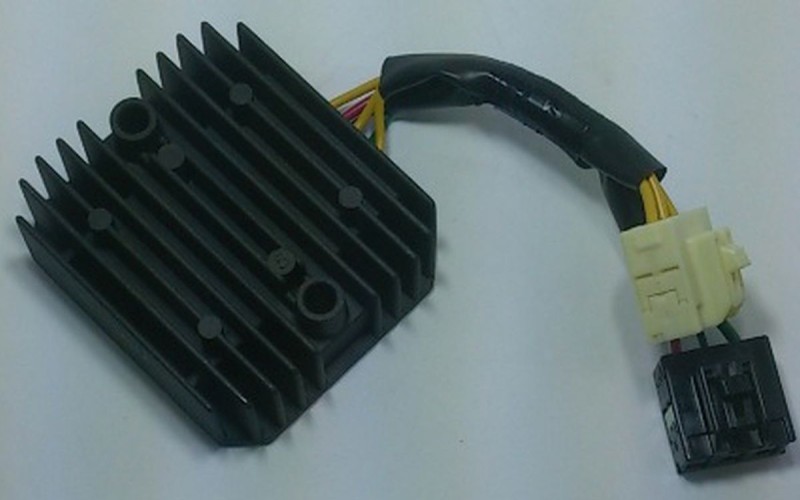 TOURMAX REGULATOR NAPIĘCIA HONDA PES 125/150 /R '06-'10, SH 125/150 D/R/S '05-'11 (OEM: 31600-KTF-641) (MADE IN JAPAN) (1)