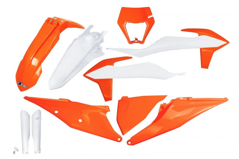 UFO KOMPLET PLASTIKÓW (FULL KIT) Z OSŁONAMI TELESKOPÓW (AMORTYZATORÓW) KTM EXC 125 '20-'21, EXC 250 / 300 TPI '20-'23, EXC-F 250 / 350 / 450 / 500 '20-'23 Z OSŁONĄ LAMPY KOLOR OEM '23 (BIAŁY/POMARAŃCZOWY)