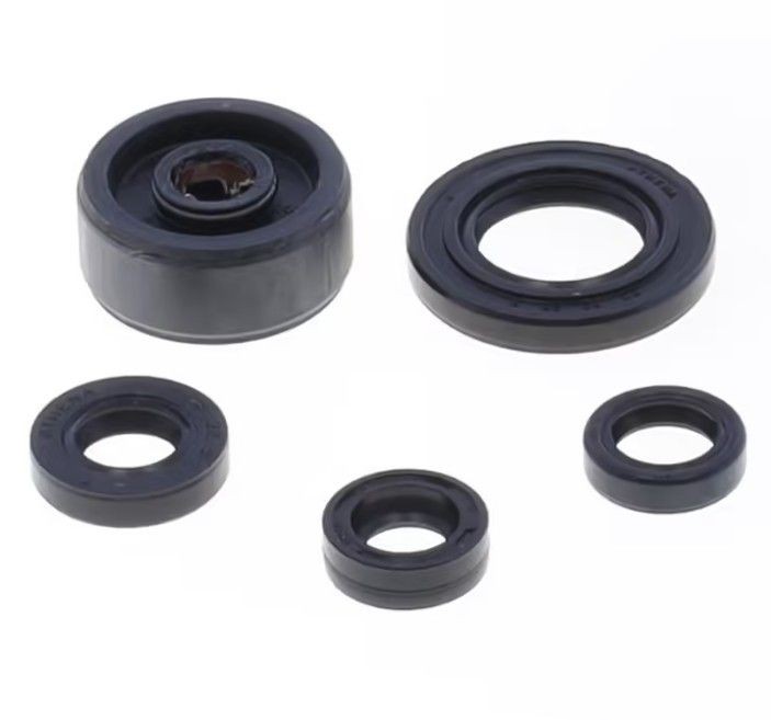 ATHENA KOMPLET (ZESTAW) USZCZELNIACZY SILNIKOWYCH HONDA CRE / CRM 125 F / X '08-'10, YAMAHA MT 125 '14-'19, WR 125 R / X '09-'14, YZF 125 R '08-'18, HUSQVARNA SMR 125 '10-'13, SMS 125 '10-'11, TE 125 '10-'13, HM TRAIL 125 LOCUSTA '11-'13 (1)