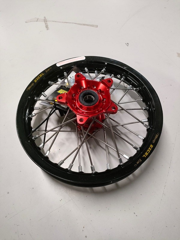 REX WHEELS (EXCEL) KOMPLETNE KOŁO TYLNE/TYLNIE 12 CALI 12 X 1,60 (OBRĘCZ EXCEL) KTM SX 65 '16- HUSQVARNA TC65 '17- CZARNA OBRĘCZ / SREBRNE SZPRYCHY / CZERWONA PIASTA (NA ZAMÓWIENIE) (1)