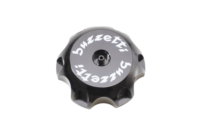 BUZZETTI KOREK WLEWU PALIWA HONDA 64MM (ZAWIERA ODPOWIETRZNIK KORKA PALIWA) KOLOR CZARNY (1)