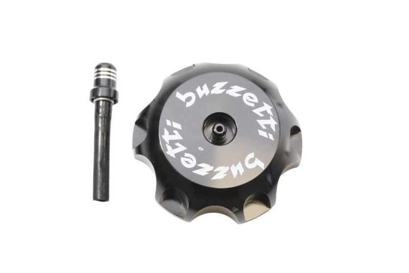 BUZZETTI KOREK WLEWU PALIWA YAMAHA 63MM (ZAWIERA ODPOWIETRZNIK KORKA PALIWA) KOLOR CZARNY (1)