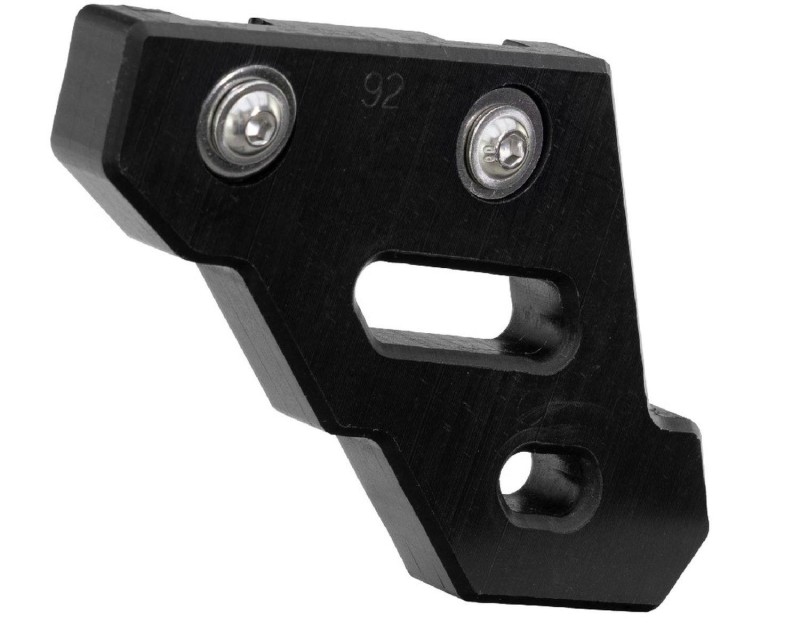 CROSSPRO OSŁONA ŁAŃCUCHA TYLNA Z TWORZYWA DTC HONDA CRF 1100L AFRICA TWIN '20-'25, XL 750 TRANSALP '23-'25 KOLOR CZARNY (1)