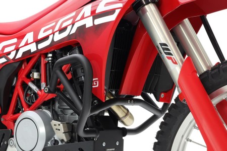 Obrazek dla: CROSSPRO GMOLE ALUMINIOWE OSŁONY SILNIKA I CHŁODNIC GASGAS ES 700 / SM 700 '23'25, HUSQVARNA 701 ENDURO '22'25, SUPERMOTO '22'24, KTM 690 ENDURO R '1925, 690 SMC R '20'24 KOLOR CZARNY (KOMPATYBILNE Z ORYGINALNĄ PŁYTĄ)