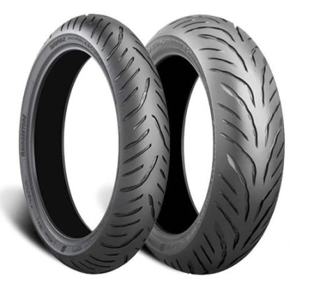 Obrazek 2 dla: BRIDGESTONE KOMPLET OPON (19632/24) 120/70ZR17 BATTLAX T32 GT (58W) TL PRZÓD DOT 2024 + (19635/23) 180/55ZR17 BATTLAX T32 GT (73W) TL TYŁ DOT 2023